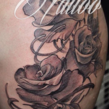 tatuaje-rosas-comic-tattoo-hernan-asensi